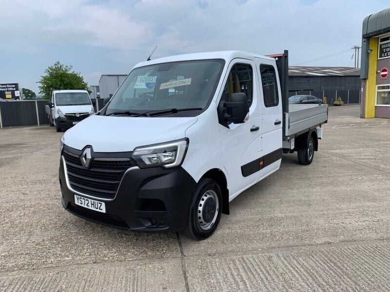 White Used 2022 Renault Master Van | £10,995 (Good price) - Image 1/4