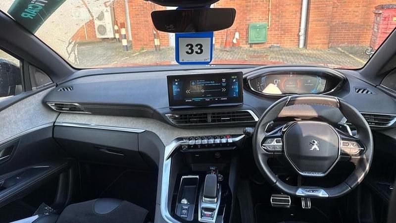 Used Peugeot 3008 Premium 222 HP (163 kW) 2022 Red SUV