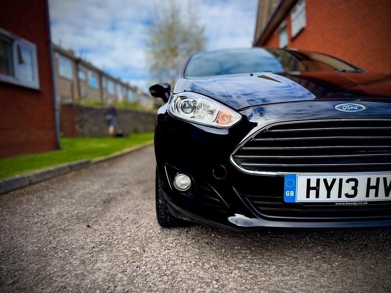 Used Ford Fiesta Zetec 82 HP (60 kW) 2013 Black Hatchback