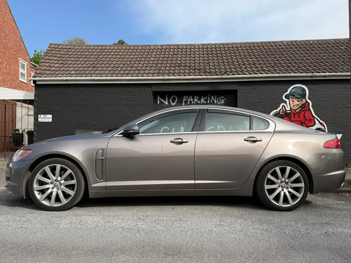Usado Jaguar XF Premium Luxury 237 HP (174 kW) 2010 Cinzento Sedan