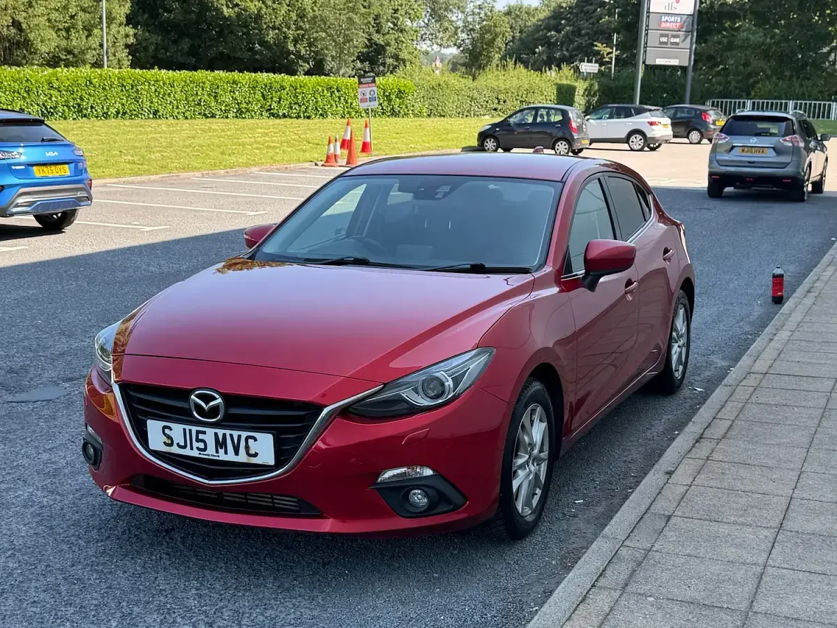 Used Mazda 3 150 HP (110 kW) 2015 Red Hatchback
