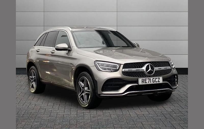 Used Mercedes GLC300e AMG line 301 HP (221 kW) 2021 Silver SUV