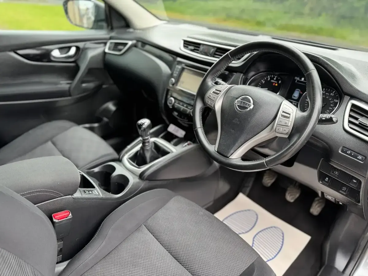 Used Nissan Qashqai N-Connecta 115 HP (84 kW) 2016 Grey SUV