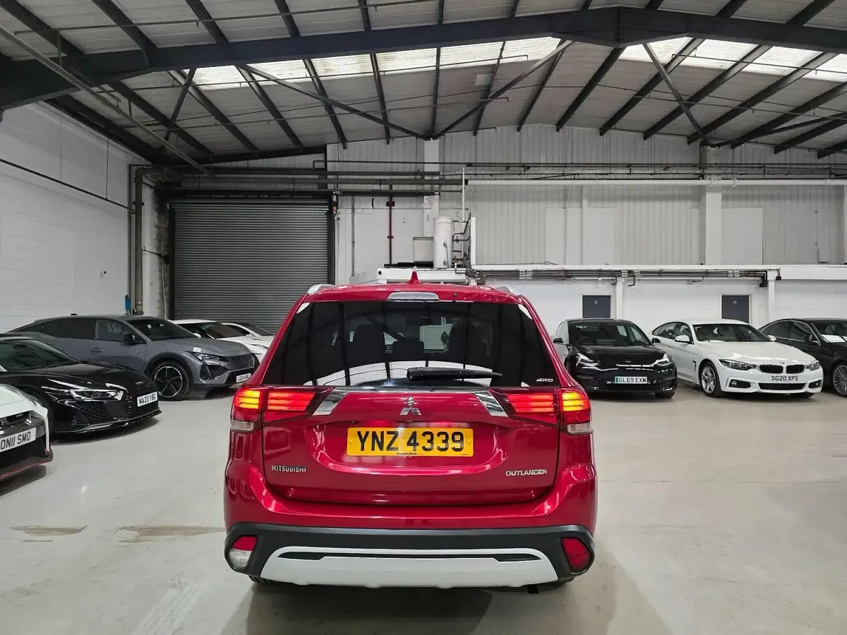 Used Mitsubishi Outlander 150 HP (110 kW) 2019 Red SUV