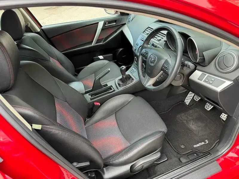 Używany Mazda 3 260 KM (191 kW) 2012 Czerwony Hatchback
