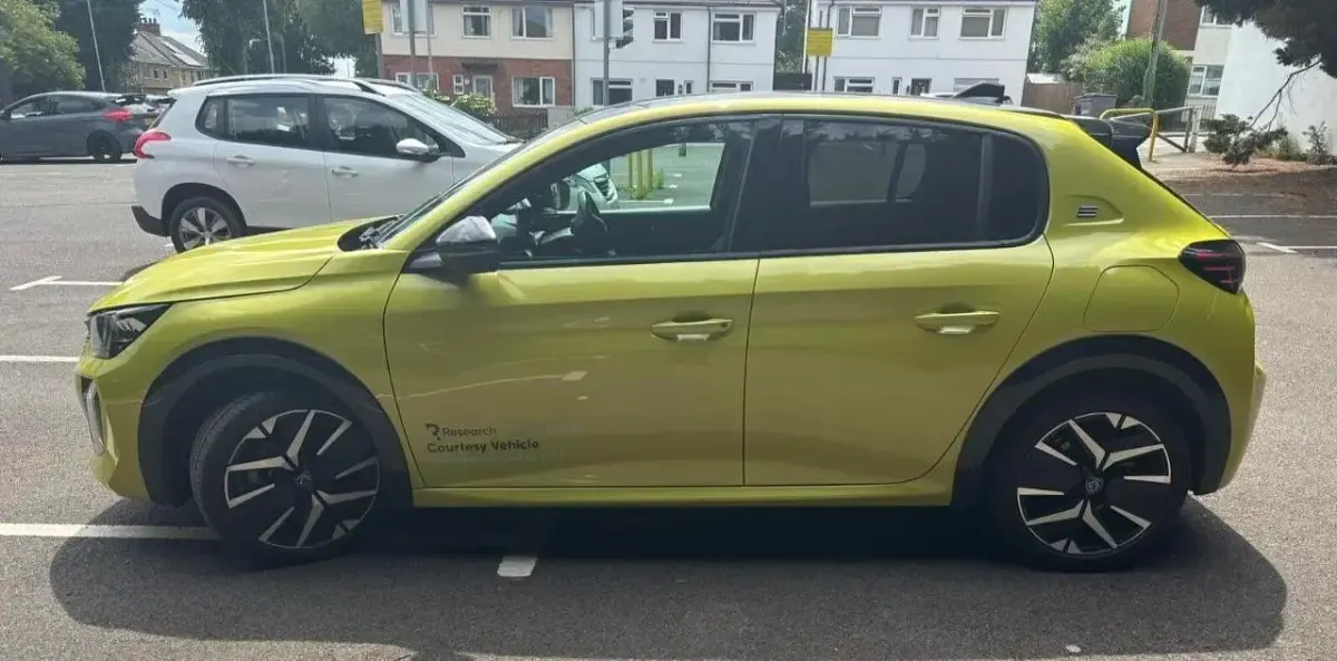 Used Peugeot e-208 GT 113 kW (154 HP) 2025 Yellow Hatchback