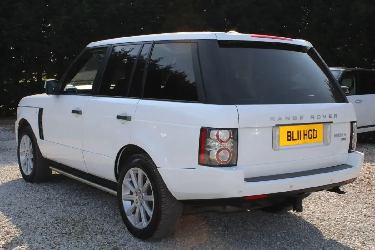 Used Land Rover Range Rover Vogue SE 313 HP (230 kW) 2011 White SUV