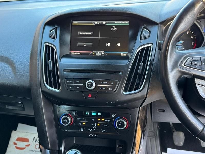 Used Ford Focus Titanium 125 HP (91 kW) 2015 Blue Hatchback