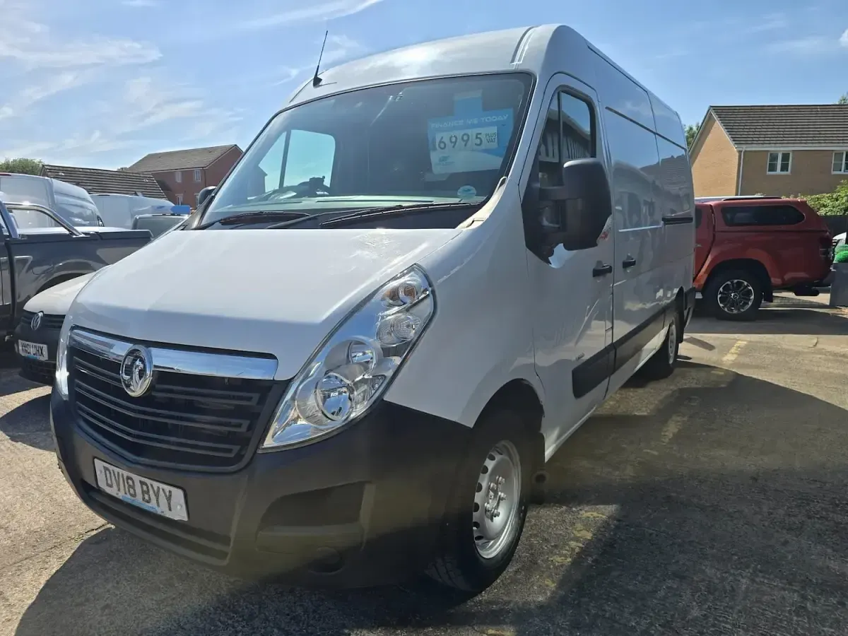 Used Vauxhall Movano 130 HP (95 kW) 2018 White MPV