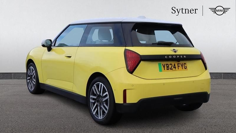 Used Mini Cooper Hatch 133 kW (181 HP) 2024 Yellow Hatchback