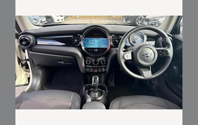 Used Mini Cooper Classic 136 HP (100 kW) 2022 White Hatchback