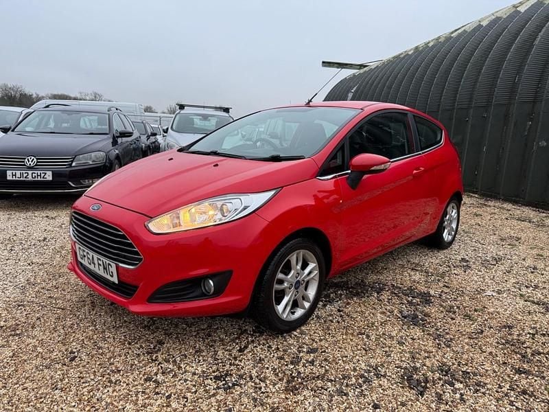 Used Ford Fiesta Zetec 82 HP (60 kW) 2014 Red Hatchback