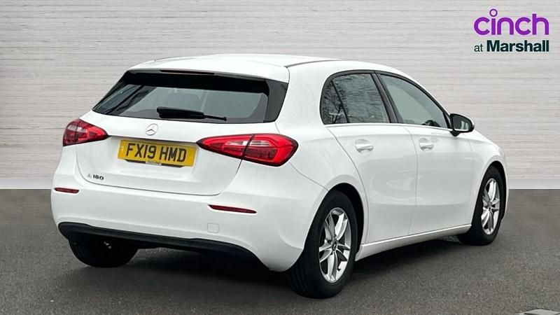 Used Mercedes A180 SE 136 HP (100 kW) 2019 White Hatchback