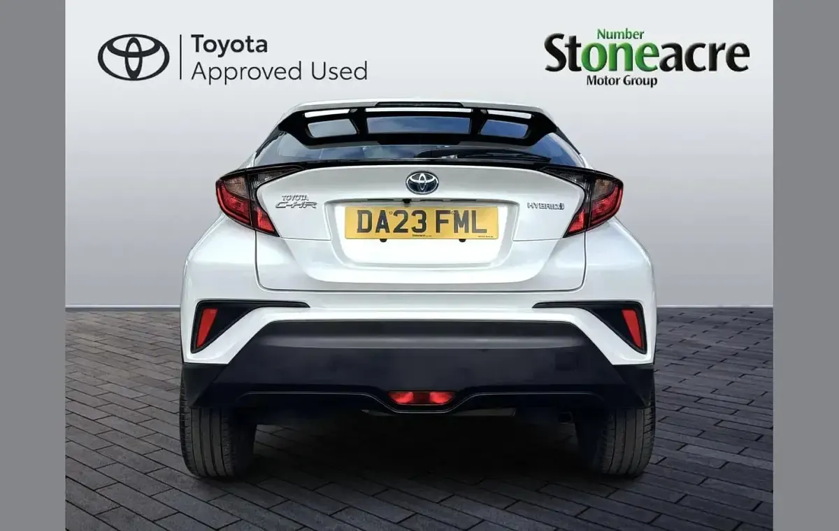 Used Toyota C-HR 120 HP (88 kW) 2023 White SUV