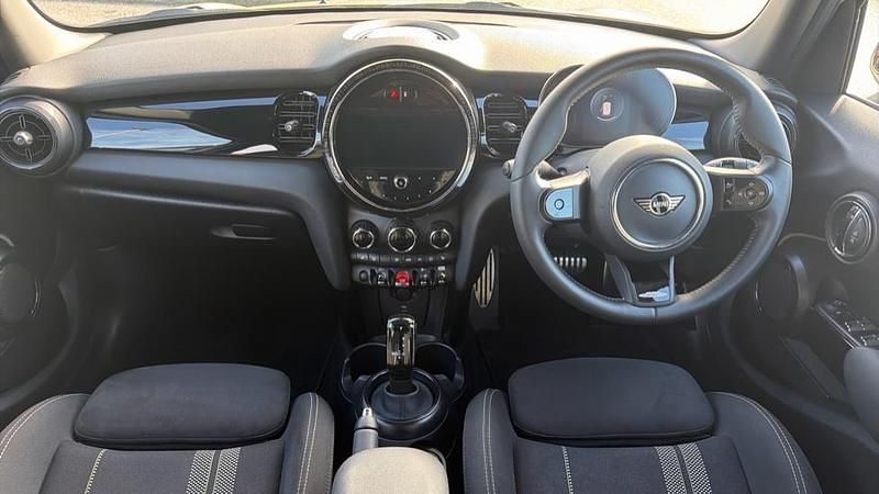 Used Mini Cooper Hatch 134 HP (98 kW) 2023 Grey Hatchback