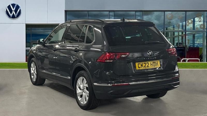 Used VW Tiguan Life 150 HP (110 kW) 2022 Urano grey SUV