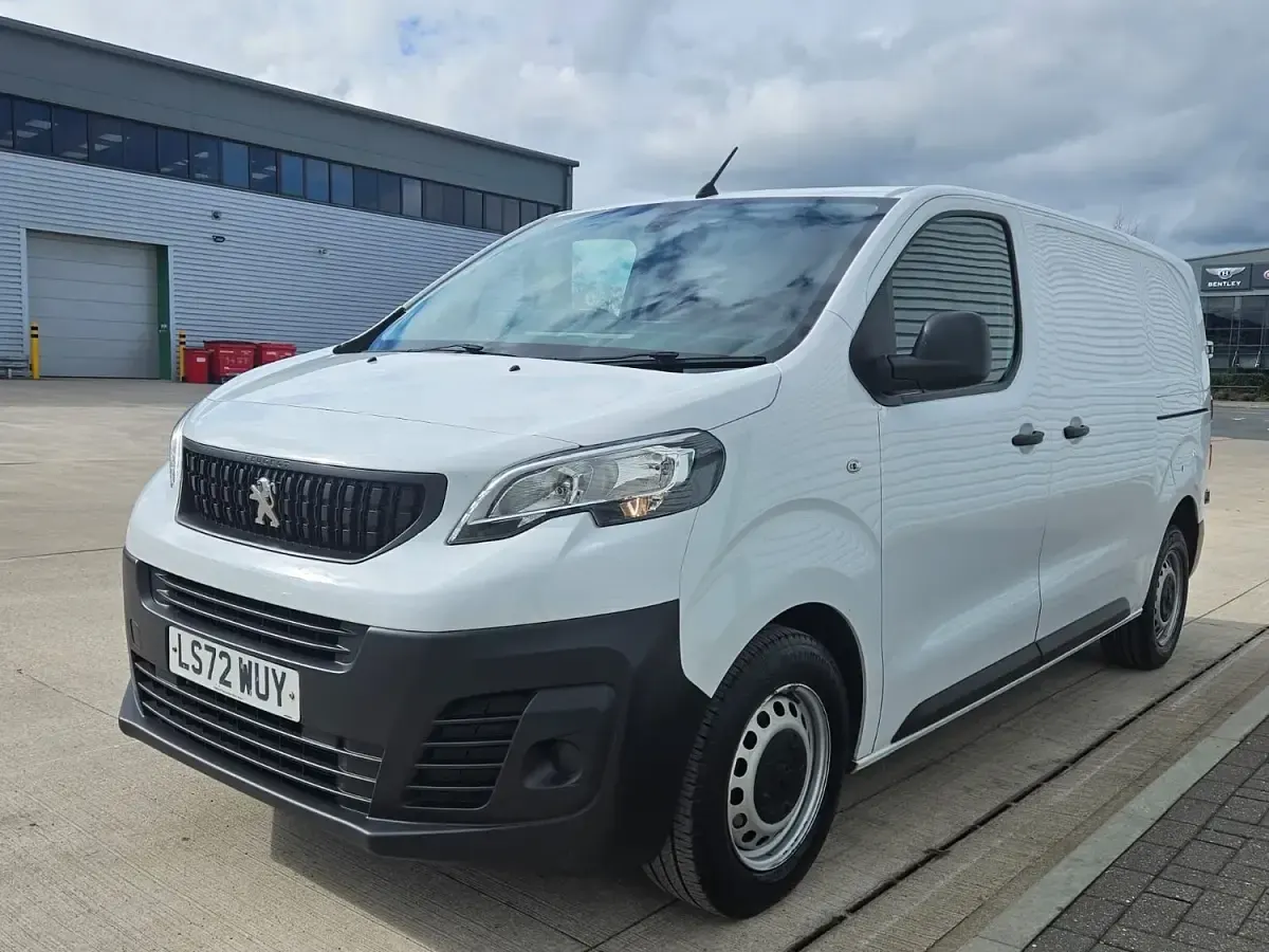 Käytetty Peugeot Expert Premium 2022 Valkoinen Van