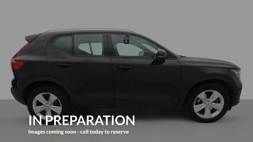 Begagnad Volvo XC40 Core 163 HK (119 kW) 2022 Svart SUV