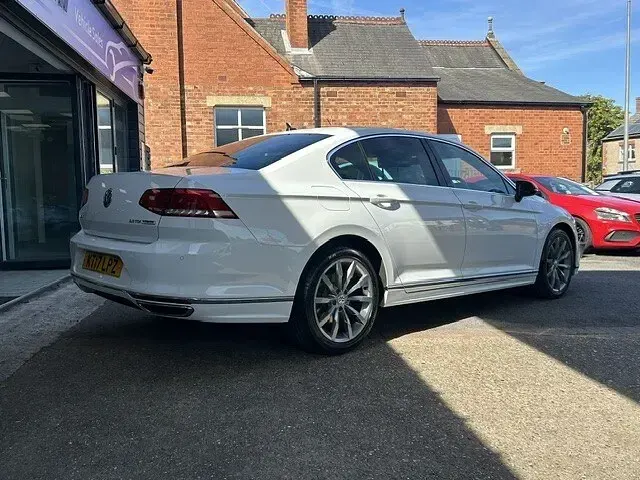 Used VW Passat R-line 150 HP (110 kW) 2017 White Sedan