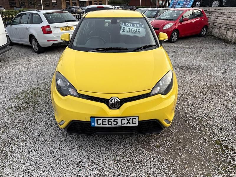Usado MG MG3 106 HP (77 kW) 2015 Amarelo Citadino