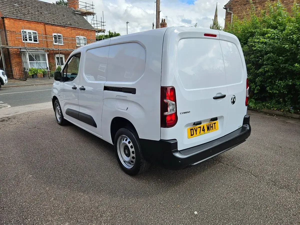 Used Vauxhall Combo S 100 HP (73 kW) 2024 White MPV