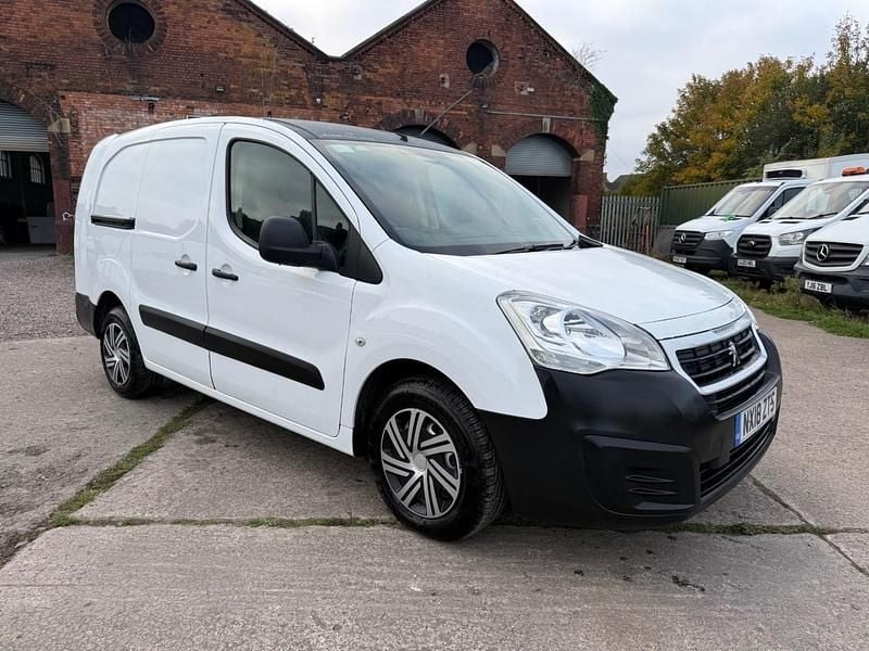 White Used 2018 Peugeot Partner S MPV | £4,995 (Fair price) - Image 1/4