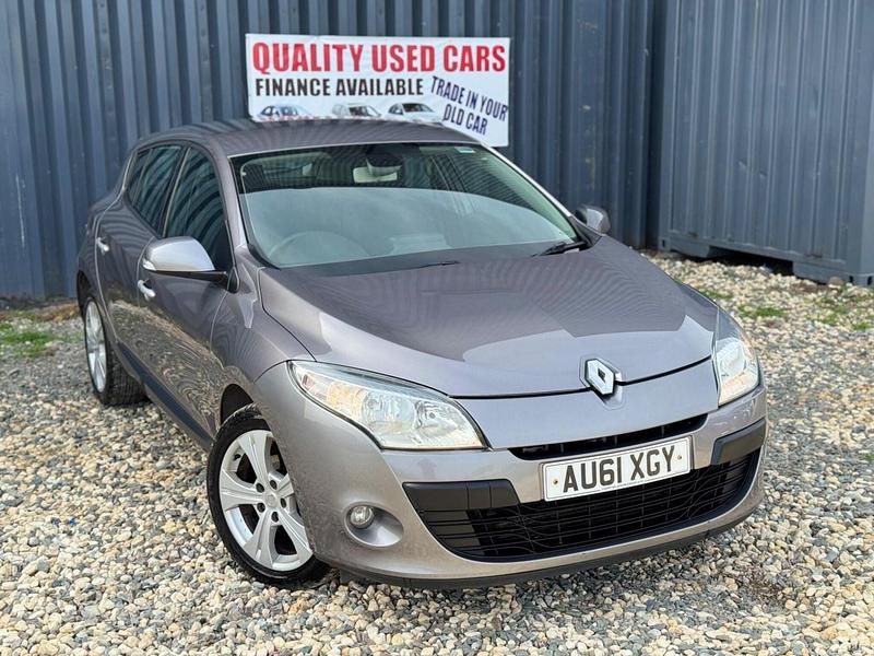 Grey Used 2011 Renault Mégane III Dynamique Hatchback | £1,790 (Fair price) - Image 1/4