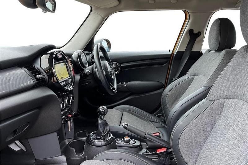 Used Mini Cooper 136 HP (100 kW) 2015 Volcanic orange Hatchback