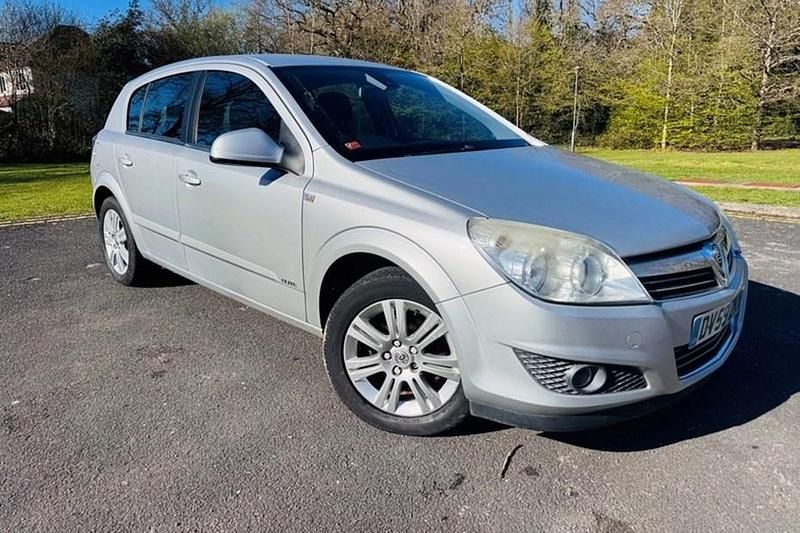 Used Vauxhall Astra Elite 138 HP (101 kW) 2009 Silver Hatchback