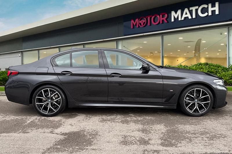 Usado BMW 520 M Sport 190 CV (139 kW) 2023 Gris Berlina