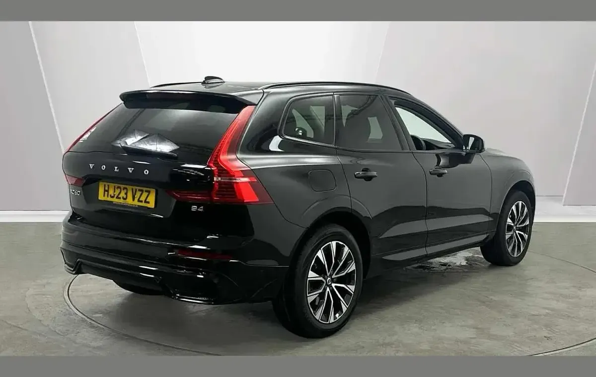 Second-hand Volvo XC60 Plus 194 CP (142 kW) 2023 Negru SUV