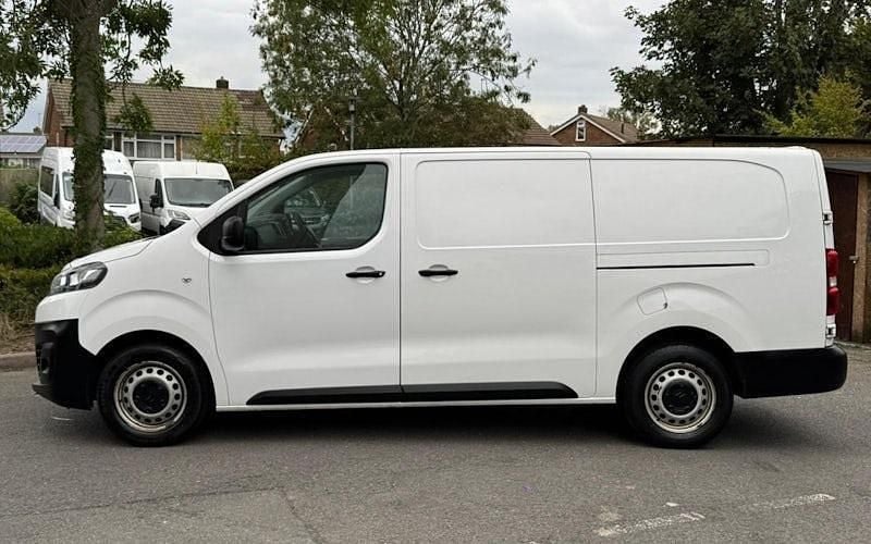 Used Citroën Dispatch 101 HP (74 kW) 2020 White MPV