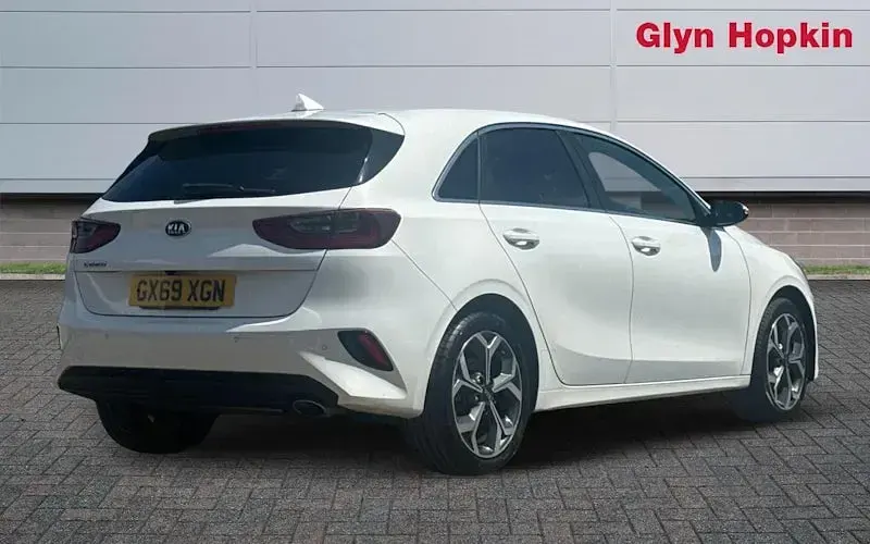 Used Kia Ceed 140 HP (102 kW) 2019 White Hatchback