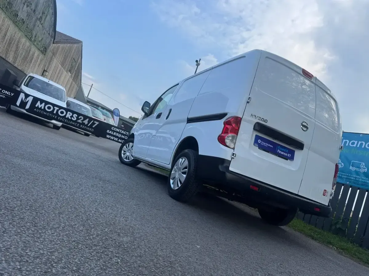 Used Nissan NV Acenta 2018 White Van
