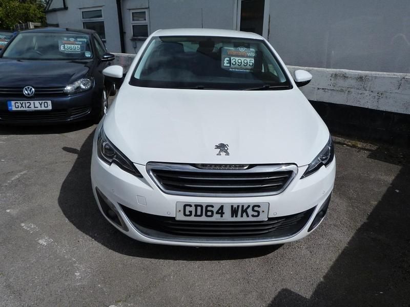 Used Peugeot 308 Allure 115 HP (84 kW) 2015 White Hatchback