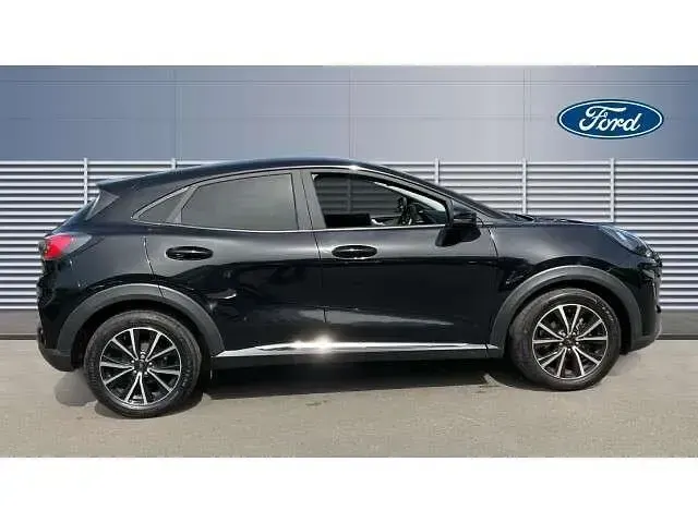 Używany Ford Puma Titanium 125 KM (91 kW) 2021 Czarny SUV