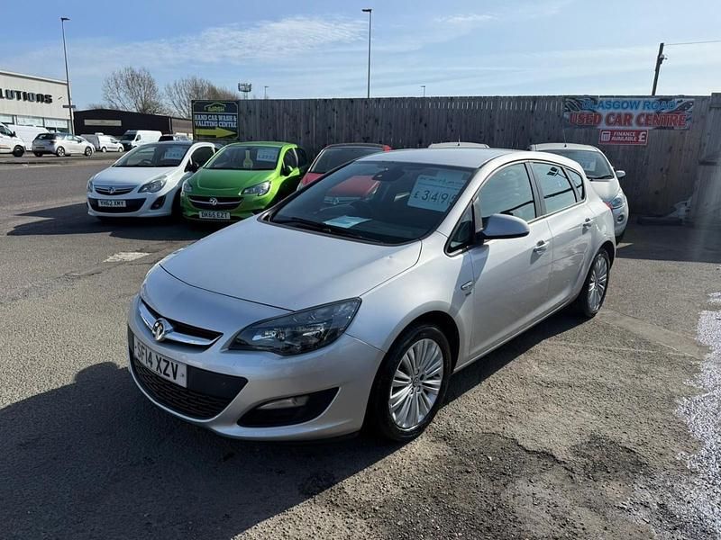 Used Vauxhall Astra 100 HP (73 kW) 2014 Silver Hatchback