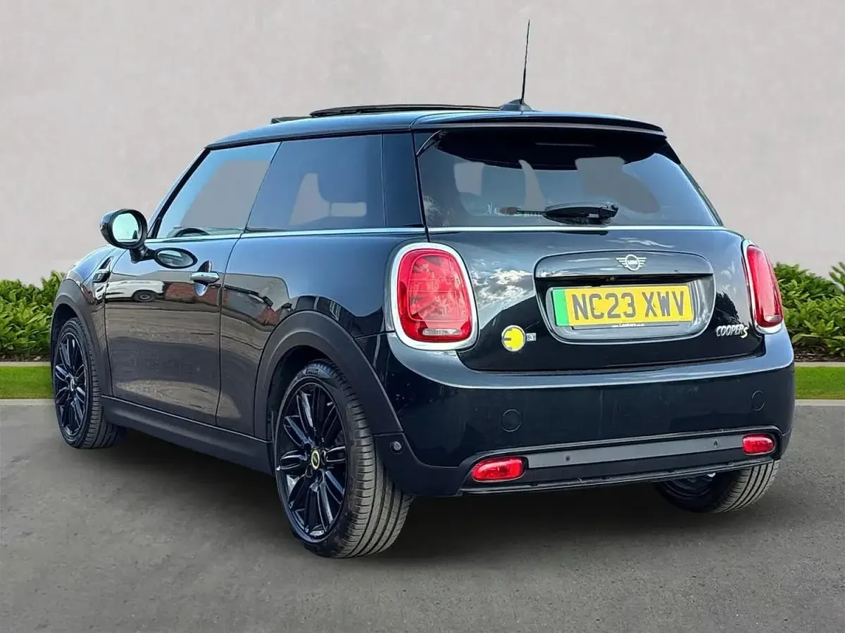 Used Mini Cooper SE Hatch 135 kW (184 HP) 2023 Black Hatchback