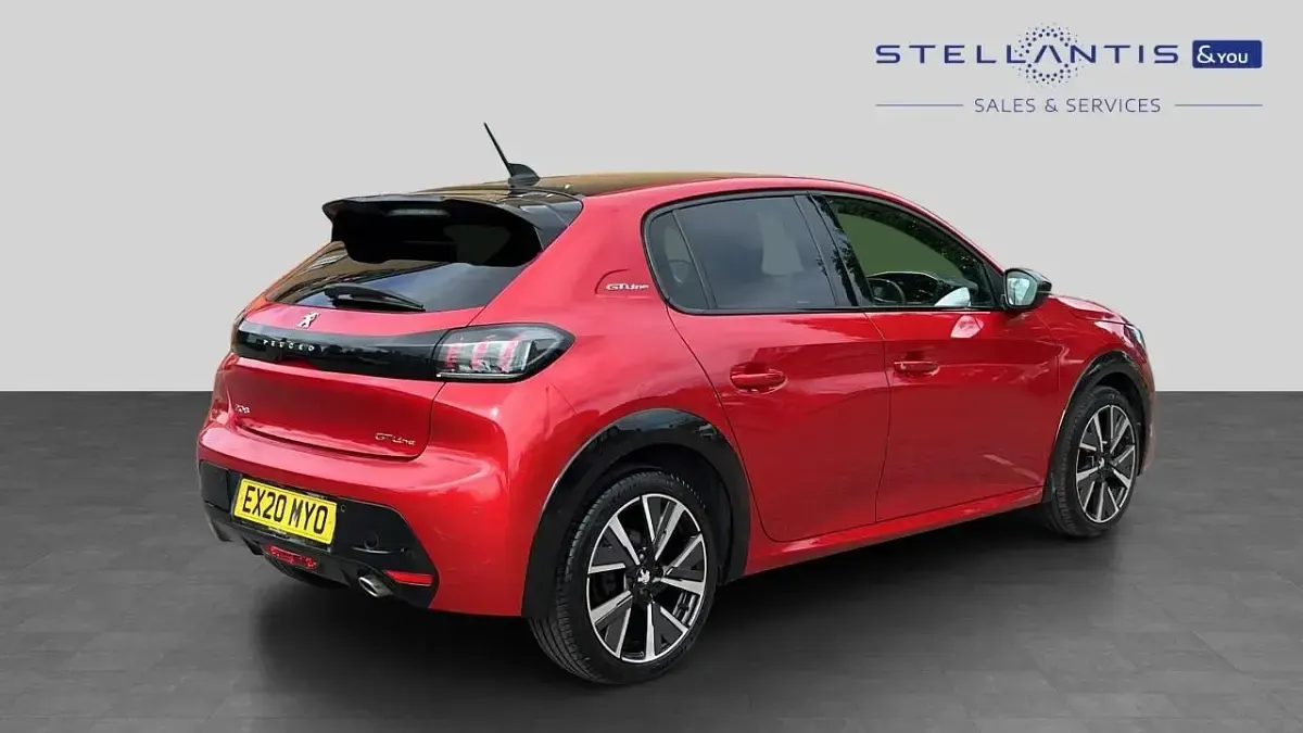 Used Peugeot 208 GT-line 99 HP (72 kW) 2020 Red Hatchback