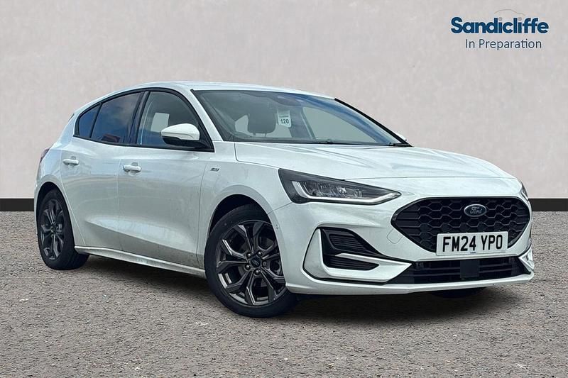 Used Ford Focus Titanium 125 HP (91 kW) 2017 White Hatchback