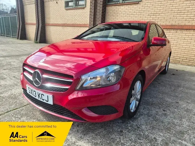 Used Mercedes A180 SE 122 HP (89 kW) 2013 Red Hatchback