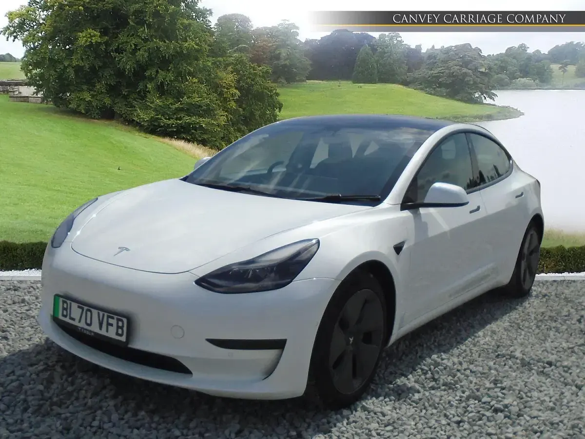 Used Tesla Model 3 Standard Range 239 kW (325 HP) 2020 White Sedan