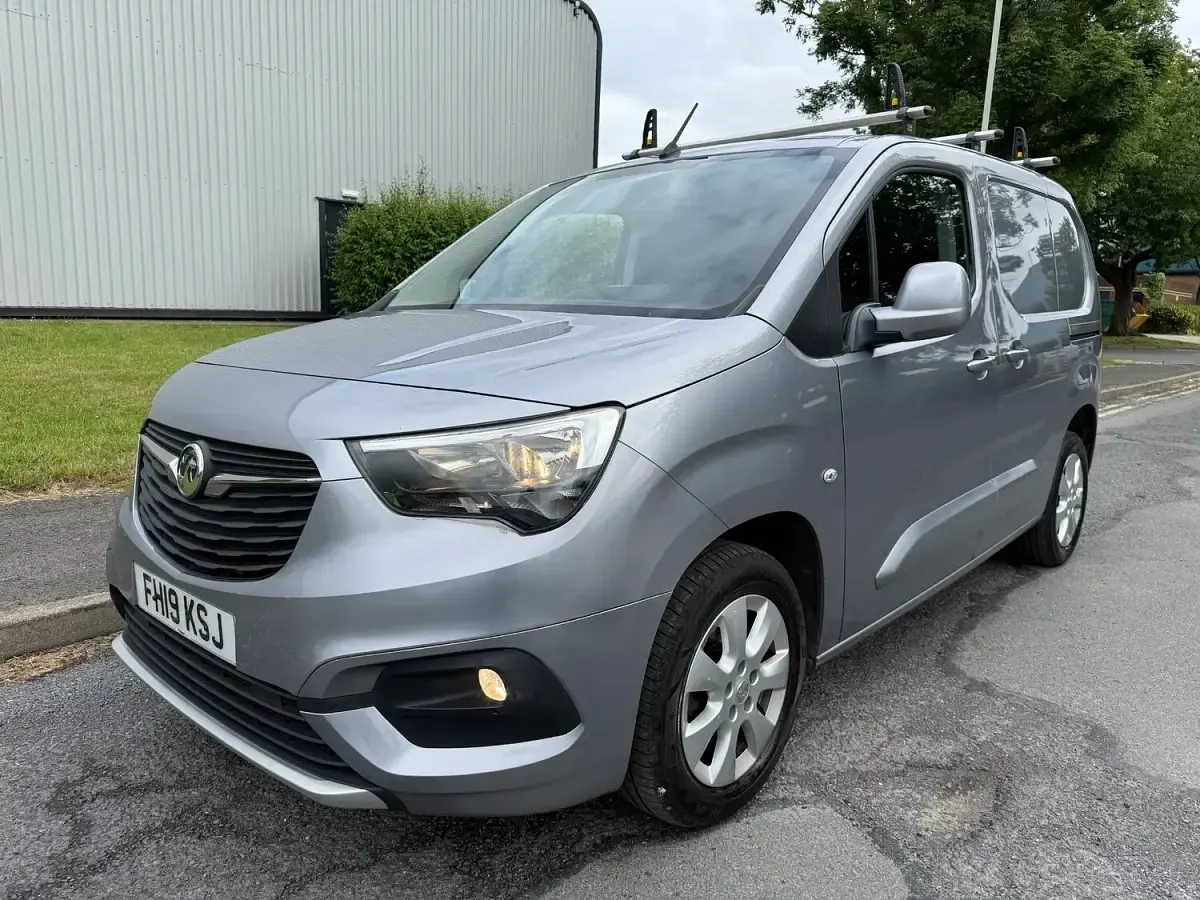 Used Vauxhall Combo 100 HP (73 kW) 2019 Grey MPV