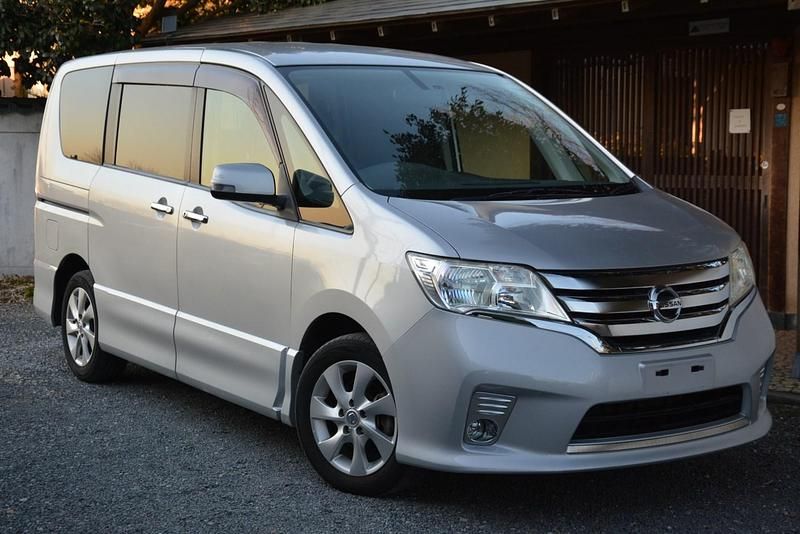 Used Nissan Serena 2011 Met silver MPV