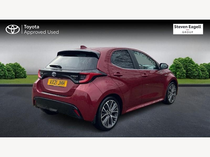 Used Toyota Yaris Hybrid 116 HP (85 kW) 2021 Red Hatchback