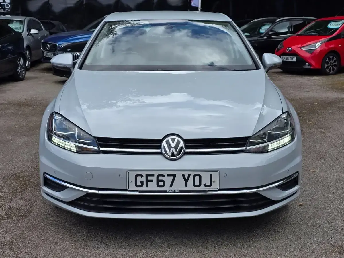 Used VW Golf VII SE 115 HP (84 kW) 2017 Silver Hatchback