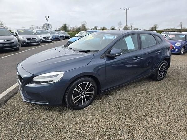 Used Volvo V40 Momentum 122 HP (89 kW) 2018 Blue Hatchback