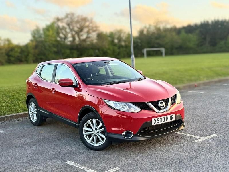 Used Nissan Qashqai Acenta 115 HP (84 kW) 2015 Red SUV