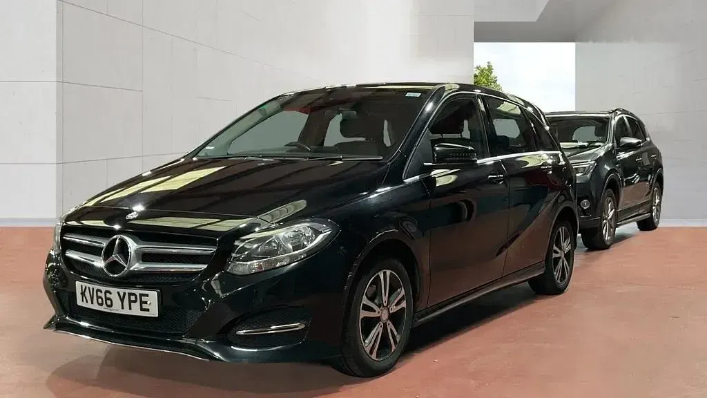 Used Mercedes B180 SE 2016 Black Hatchback