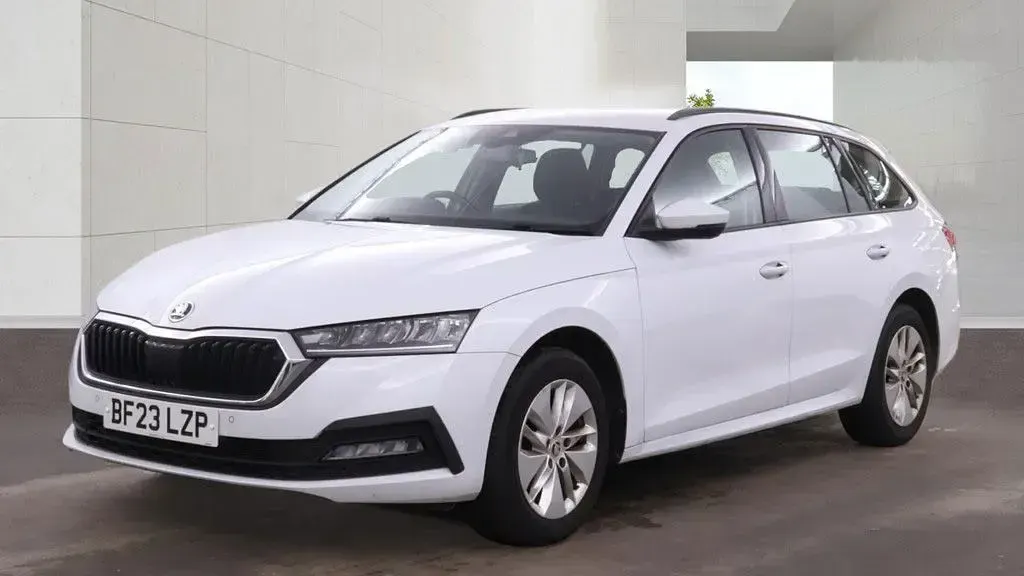 Used Skoda Octavia SE Technology 116 HP (85 kW) 2023 White Estate